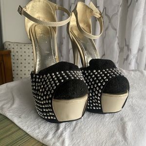 Liliana Beige and black heels